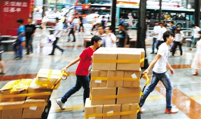 近3万家电子产品经营商户中, "在路上